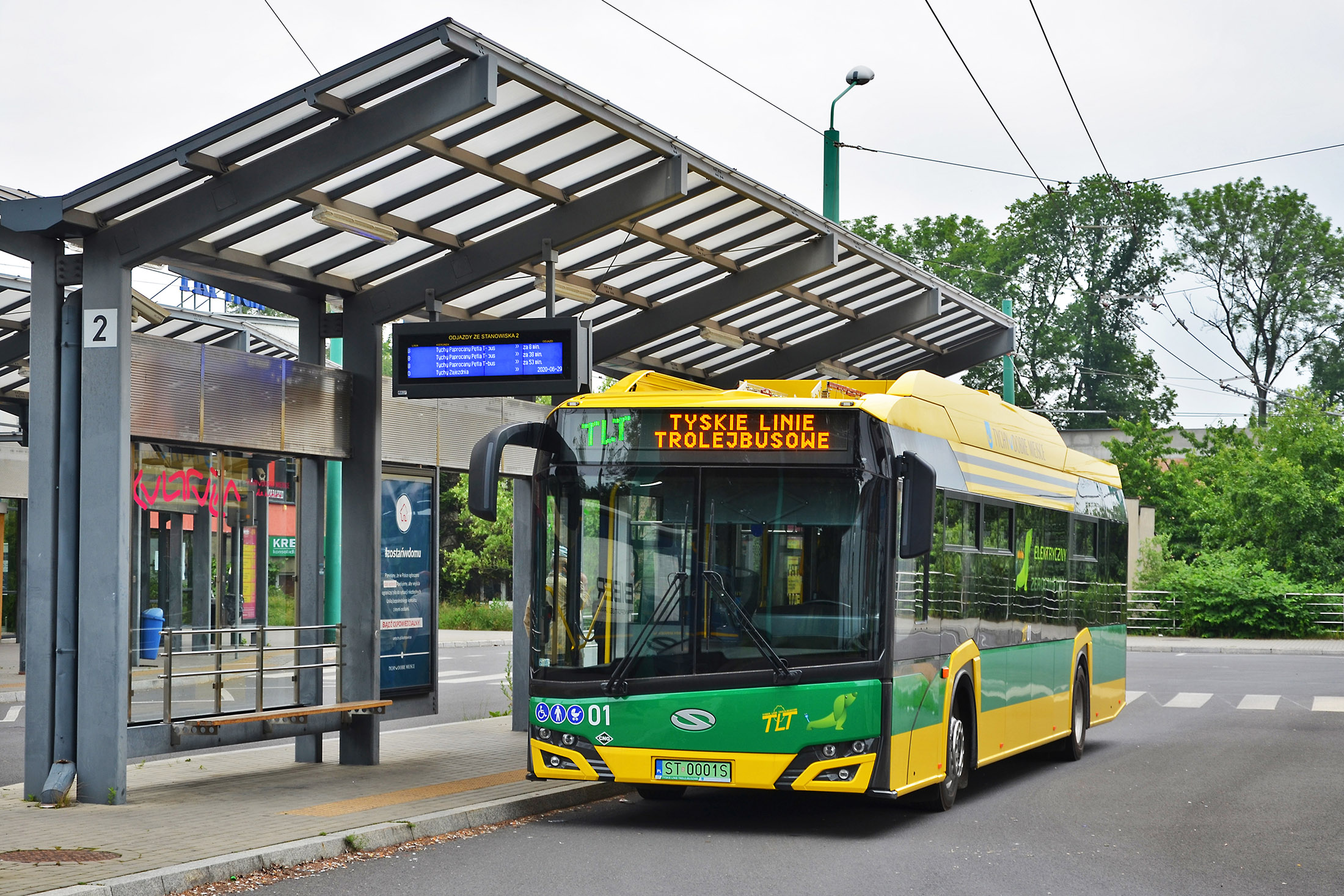 Solaris Urbino 12 Electric nr 01 na Dworcu PKP