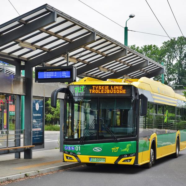 Solaris Urbino 12 Electric nr 01 na Dworcu PKP